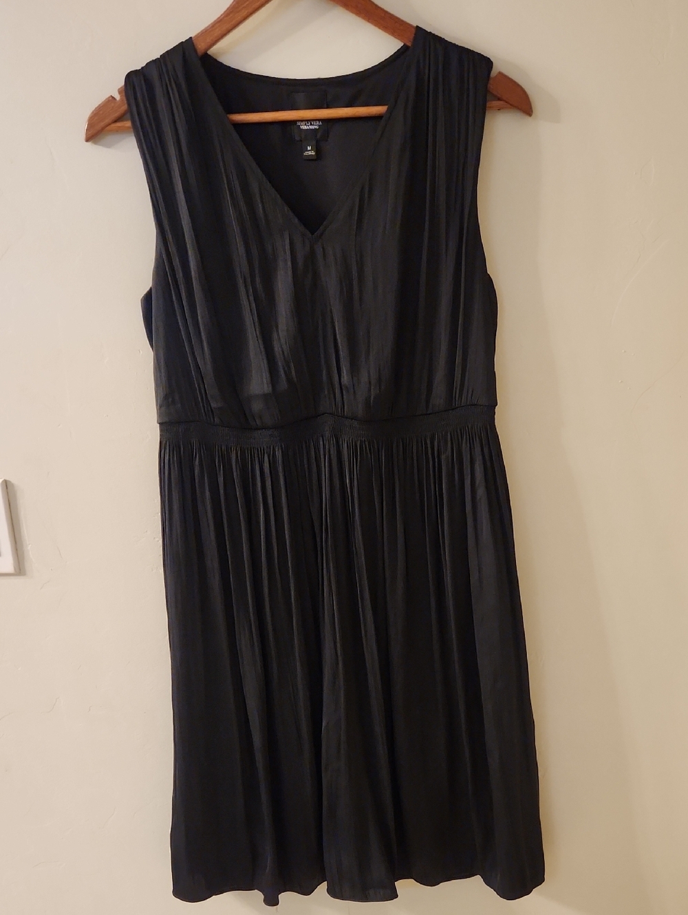 Simply Vera By Vera Wang Black Sleeveless V-Neck Pleated Midi Dress